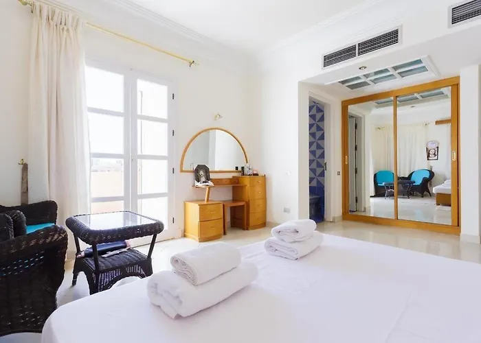 Abu-tig Marina Hotel