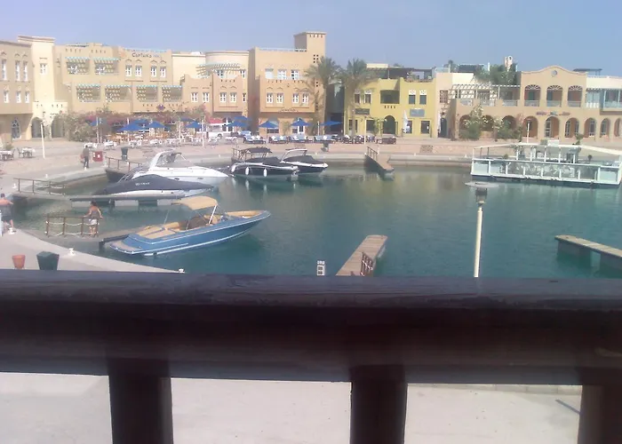 Abu-tig Marina Hotel *